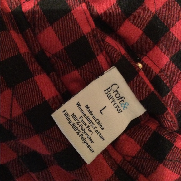 Red & black buffalo check vest reverses to faux black fur. Large. - Picture 5 of 5